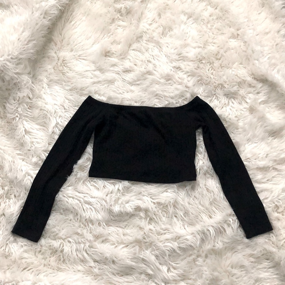 Long sleeve ribbed black crop top
